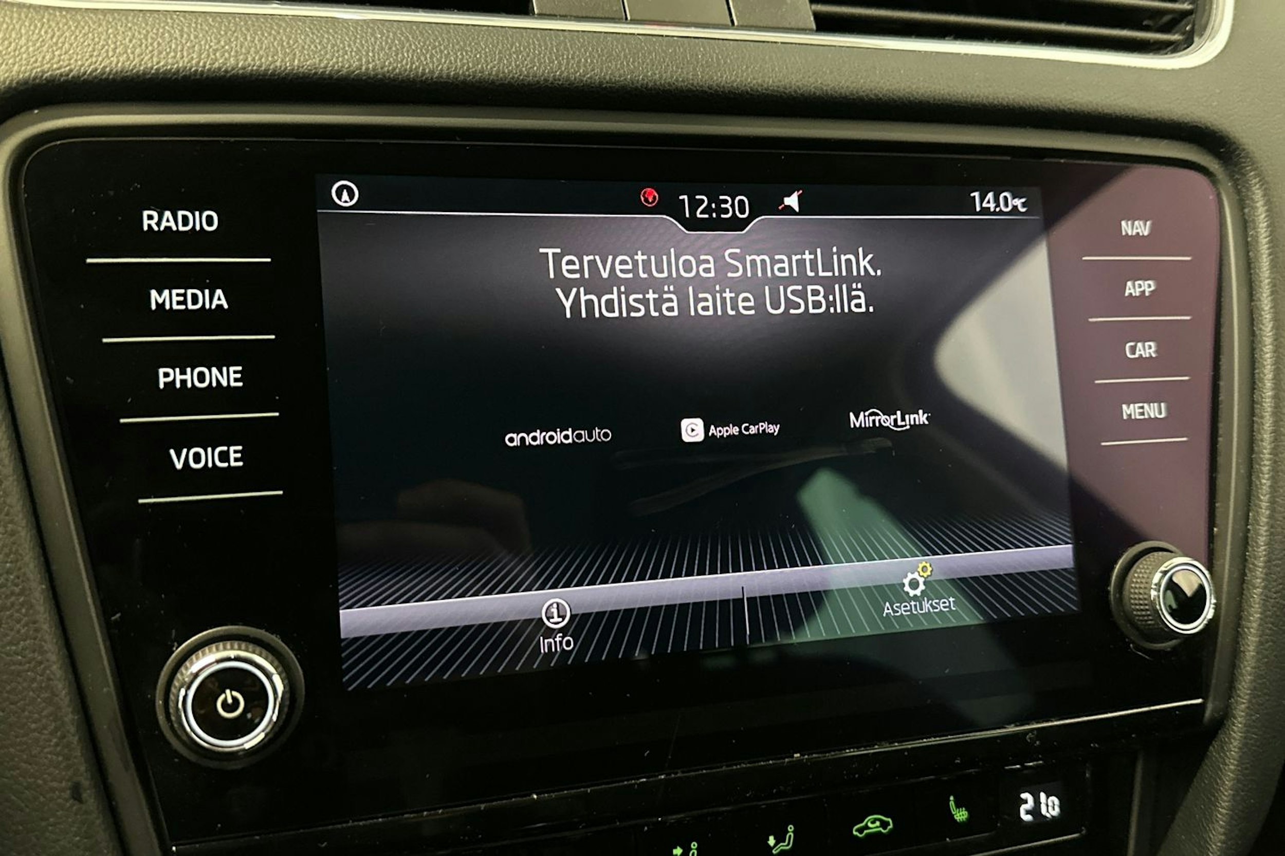 musta Skoda Octavia 2018 kuva 15.