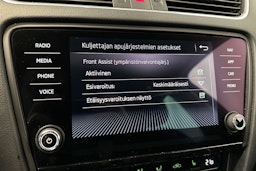 musta Skoda Octavia 2018 kuva 17.