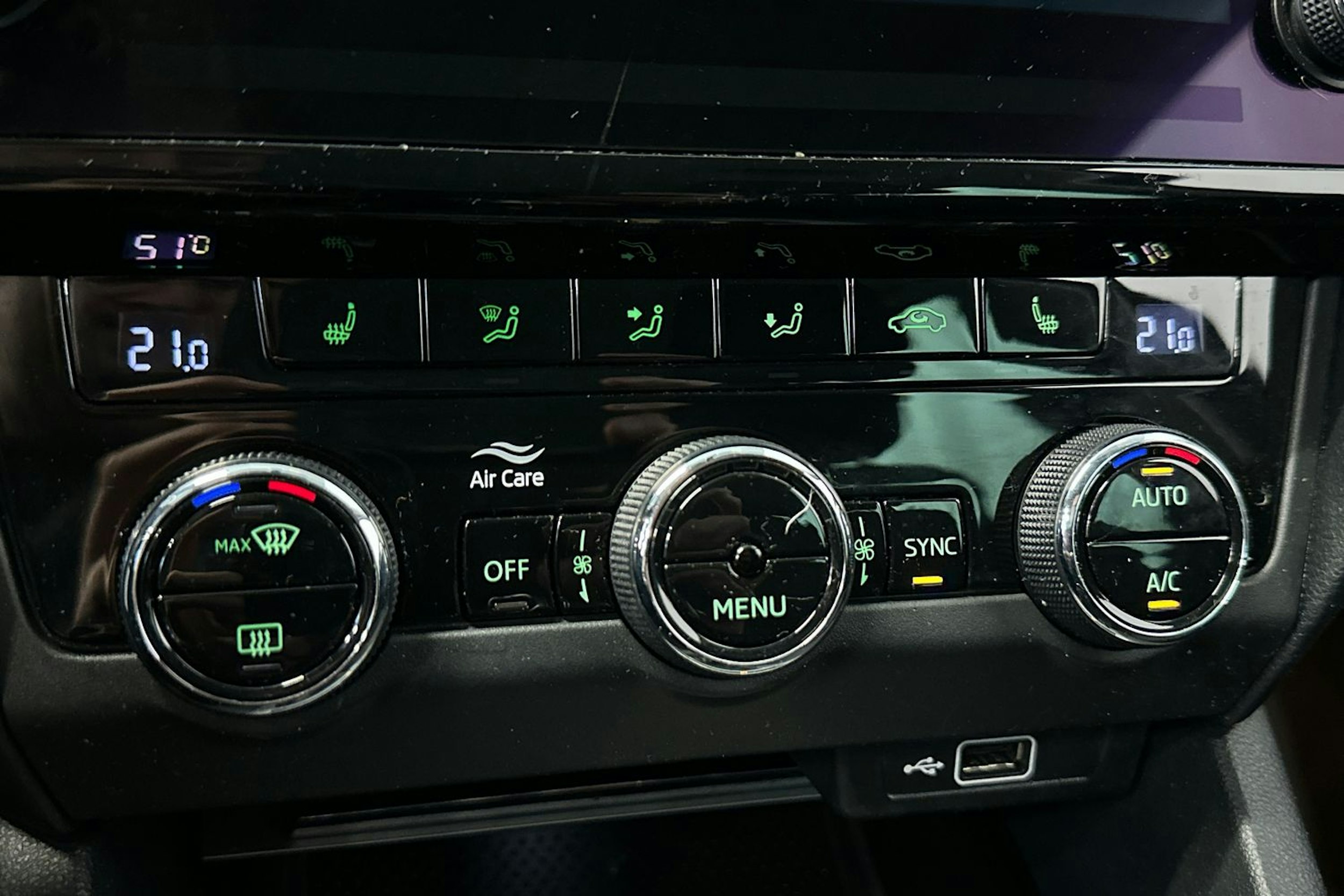 musta Skoda Octavia 2018 kuva 21.