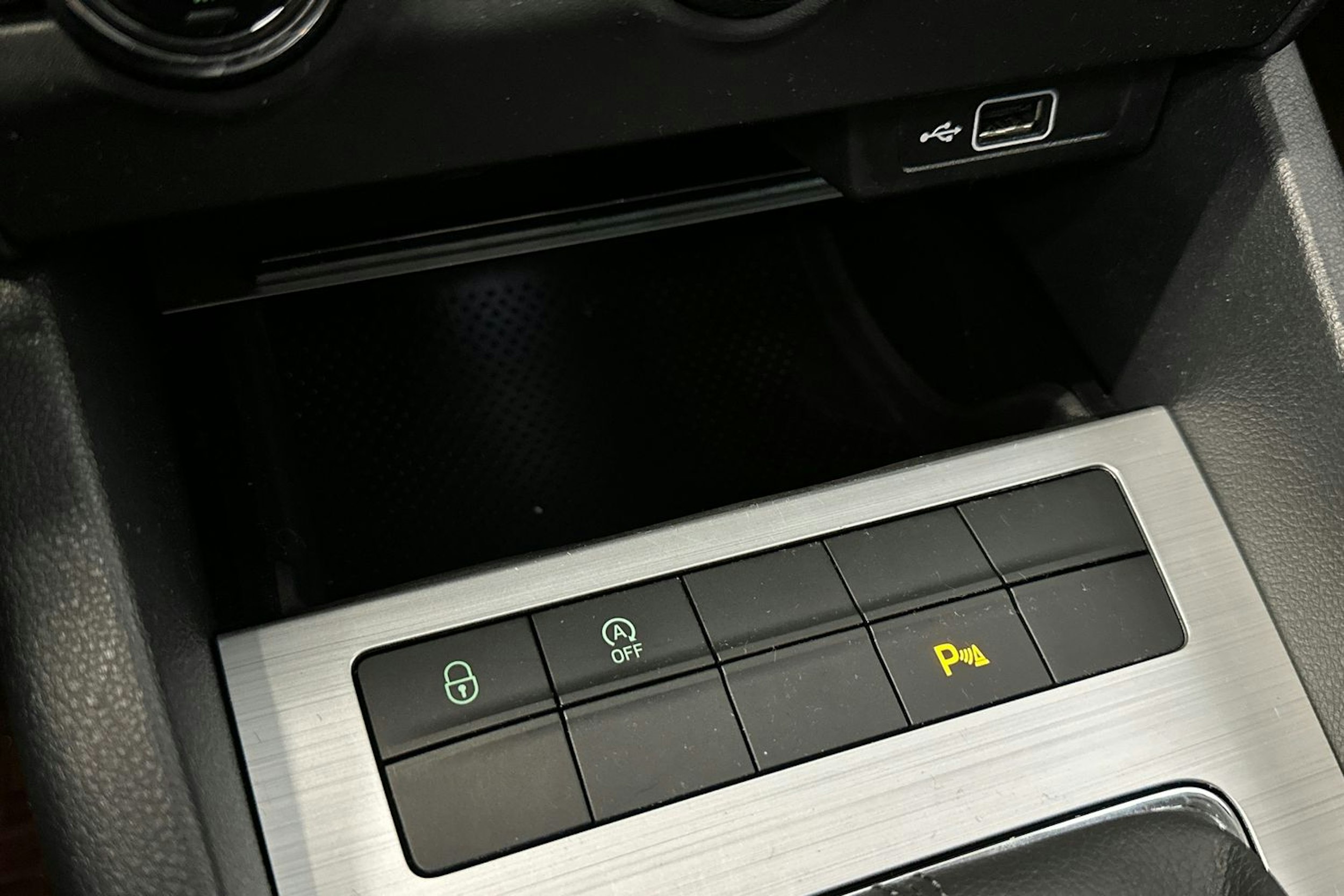 musta Skoda Octavia 2018 kuva 22.