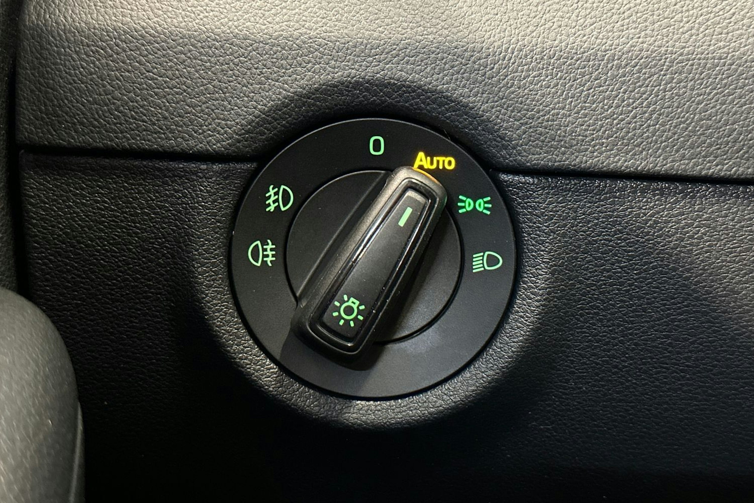 musta Skoda Octavia 2018 kuva 26.