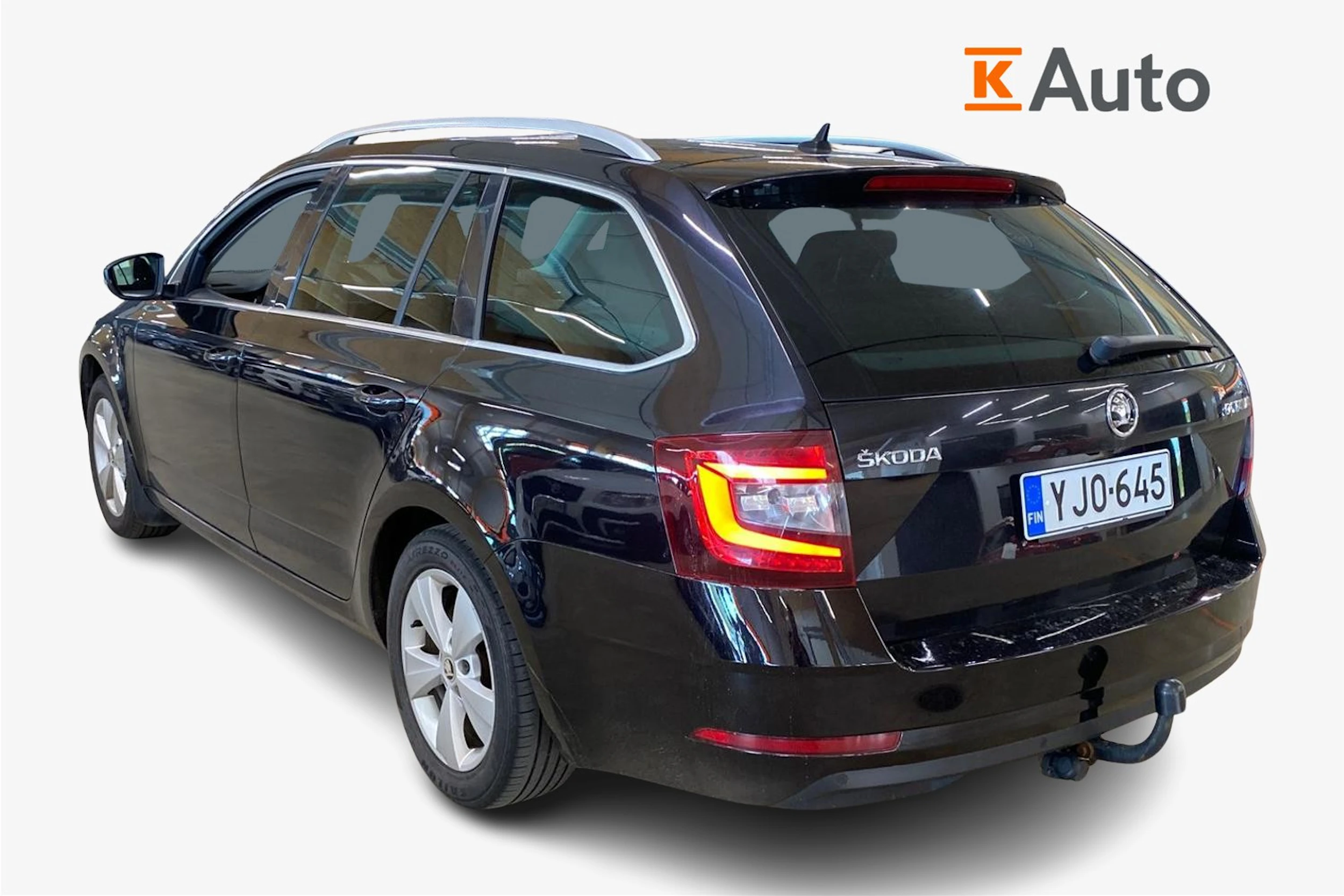 musta Skoda Octavia 2018 kuva 2.