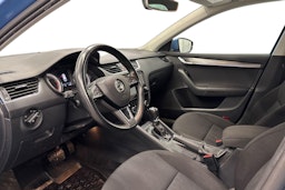 sininen Skoda Octavia 2018 kuva 7.