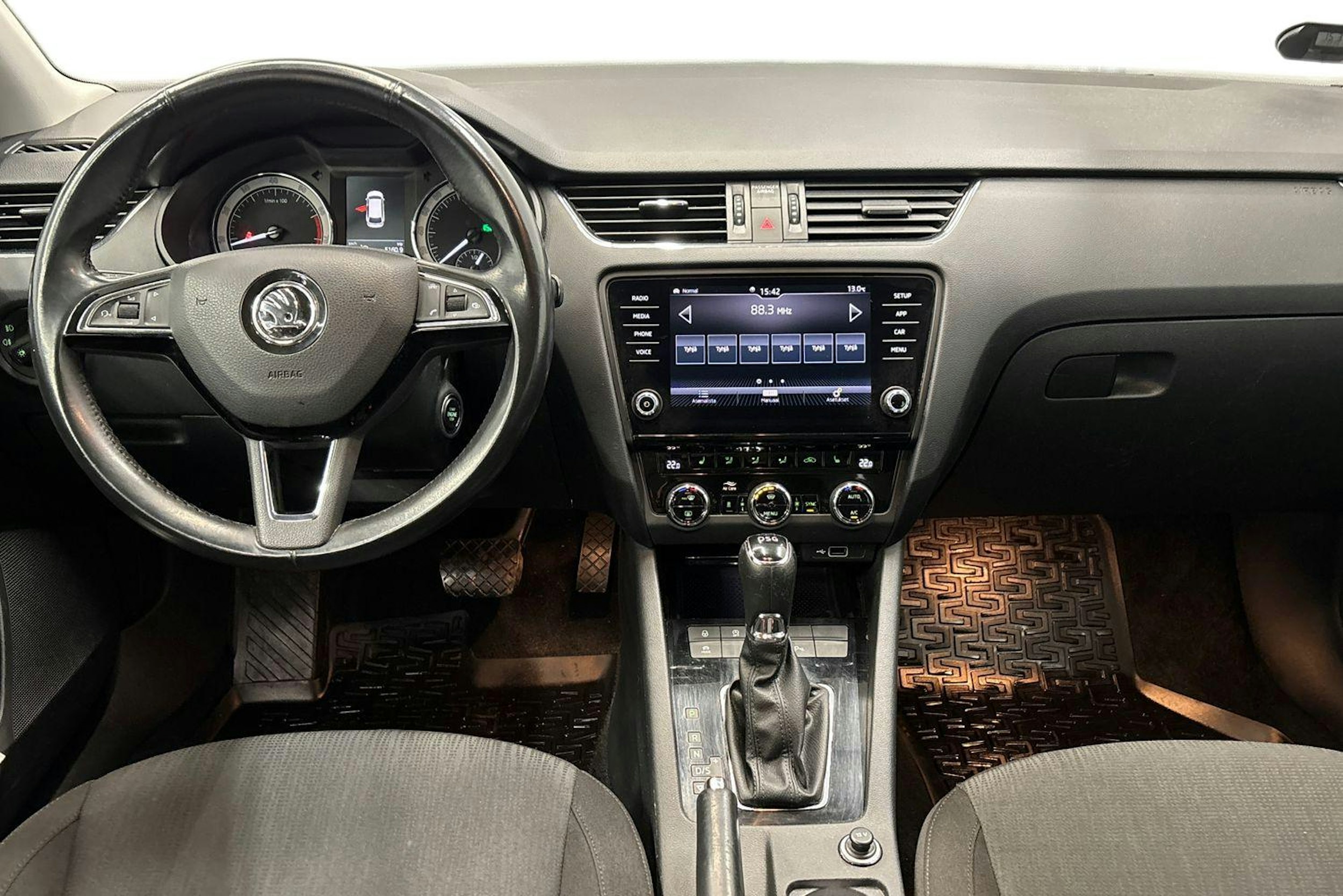 sininen Skoda Octavia 2018 kuva 9.