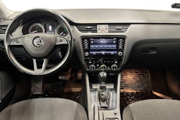 sininen Skoda Octavia 2018 kuva 9.