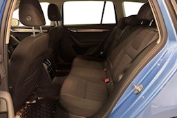 sininen Skoda Octavia 2018 kuva 10.