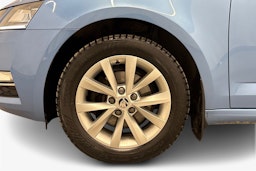 sininen Skoda Octavia 2018 kuva 11.