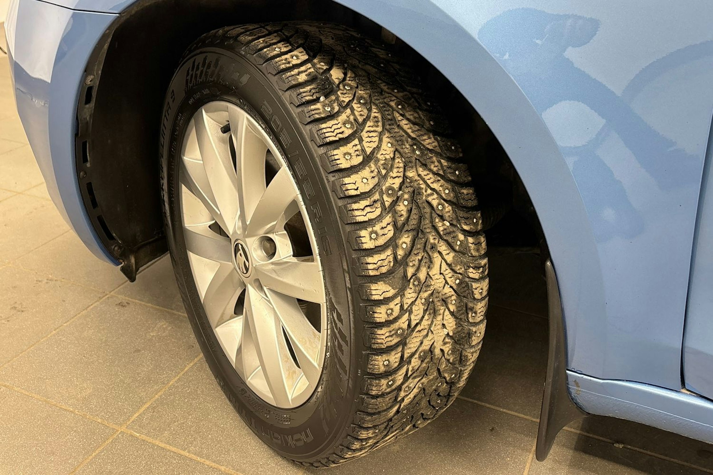 sininen Skoda Octavia 2018 kuva 13.