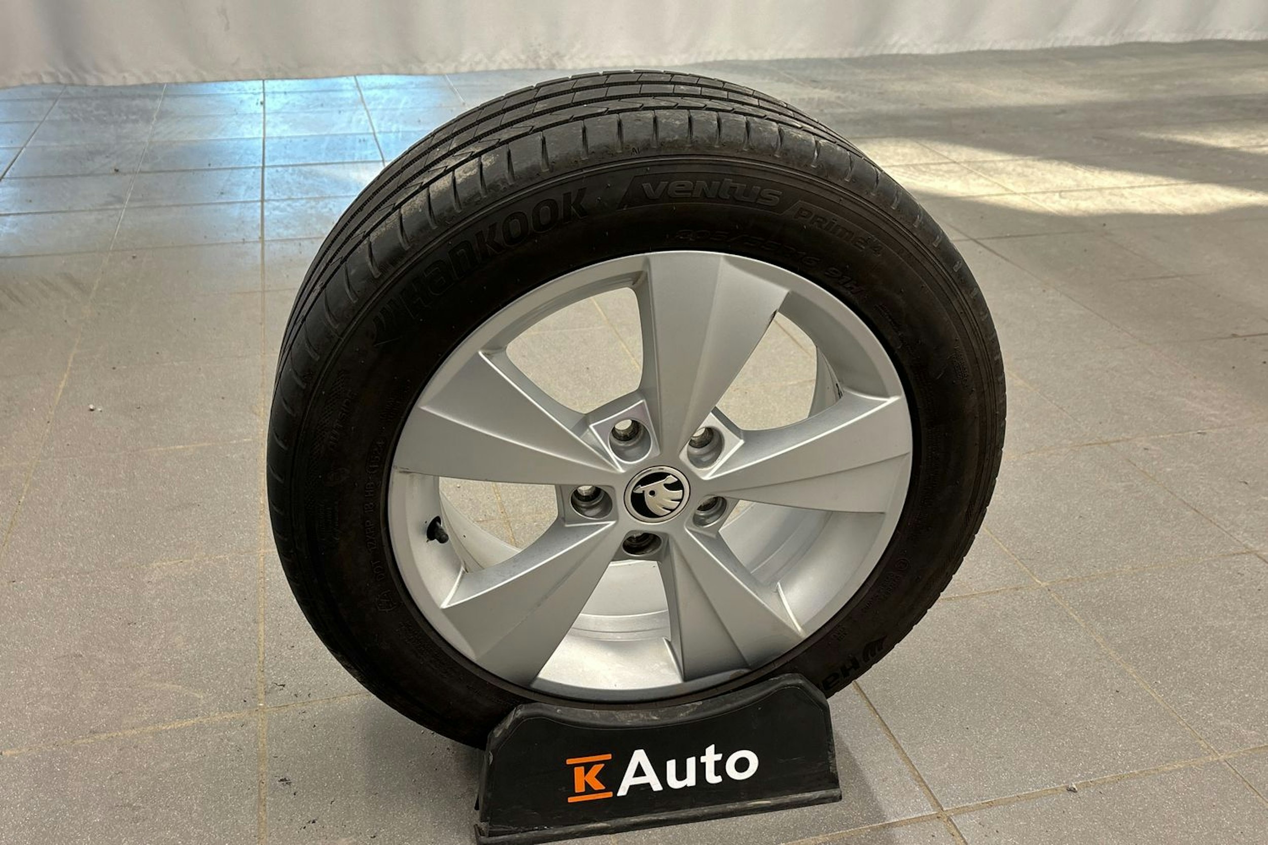 sininen Skoda Octavia 2018 kuva 14.