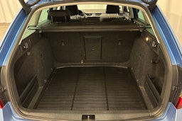 sininen Skoda Octavia 2018 kuva 17.