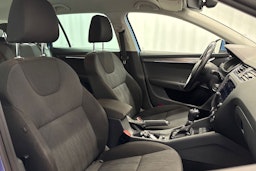 sininen Skoda Octavia 2018 kuva 19.