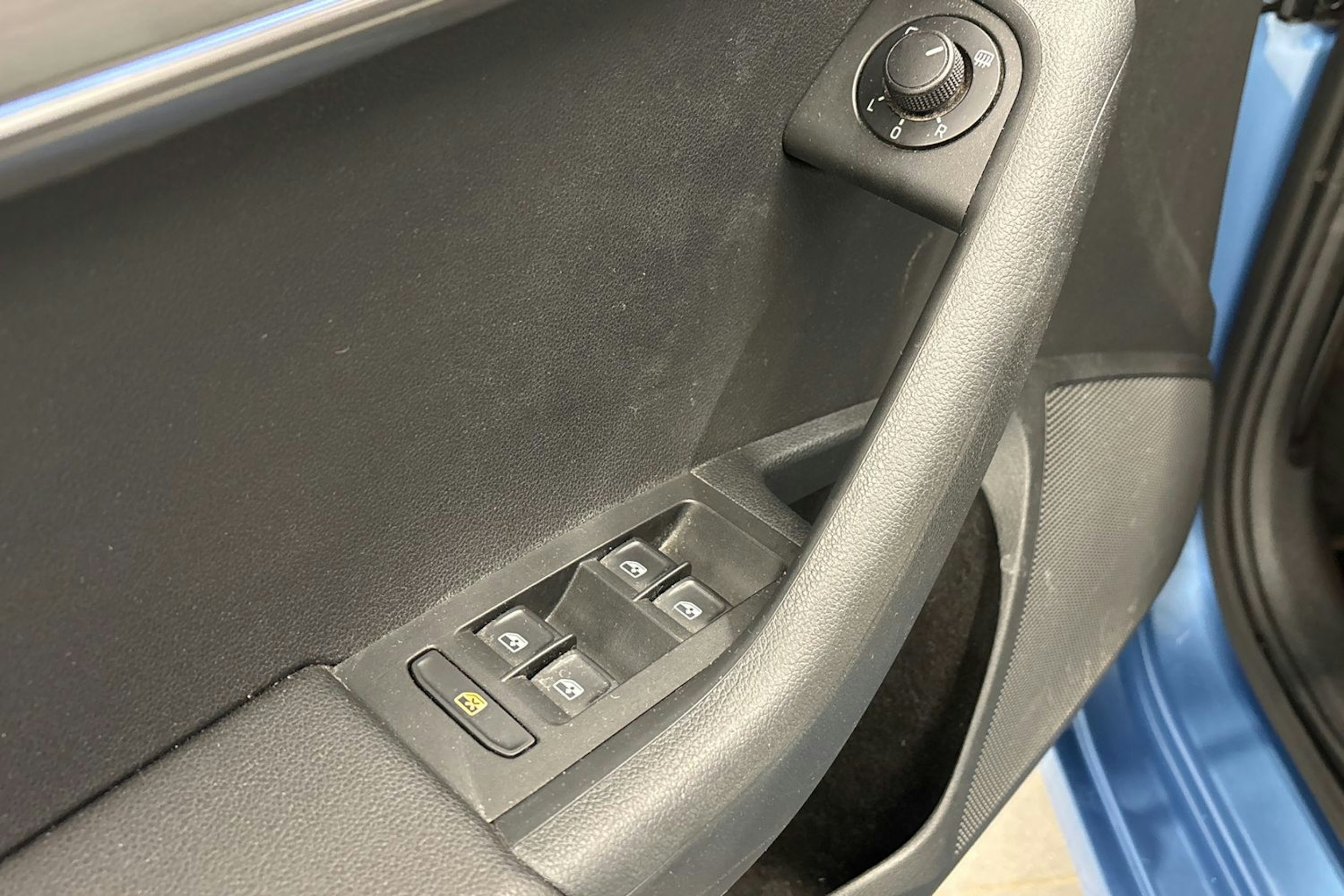 sininen Skoda Octavia 2018 kuva 20.