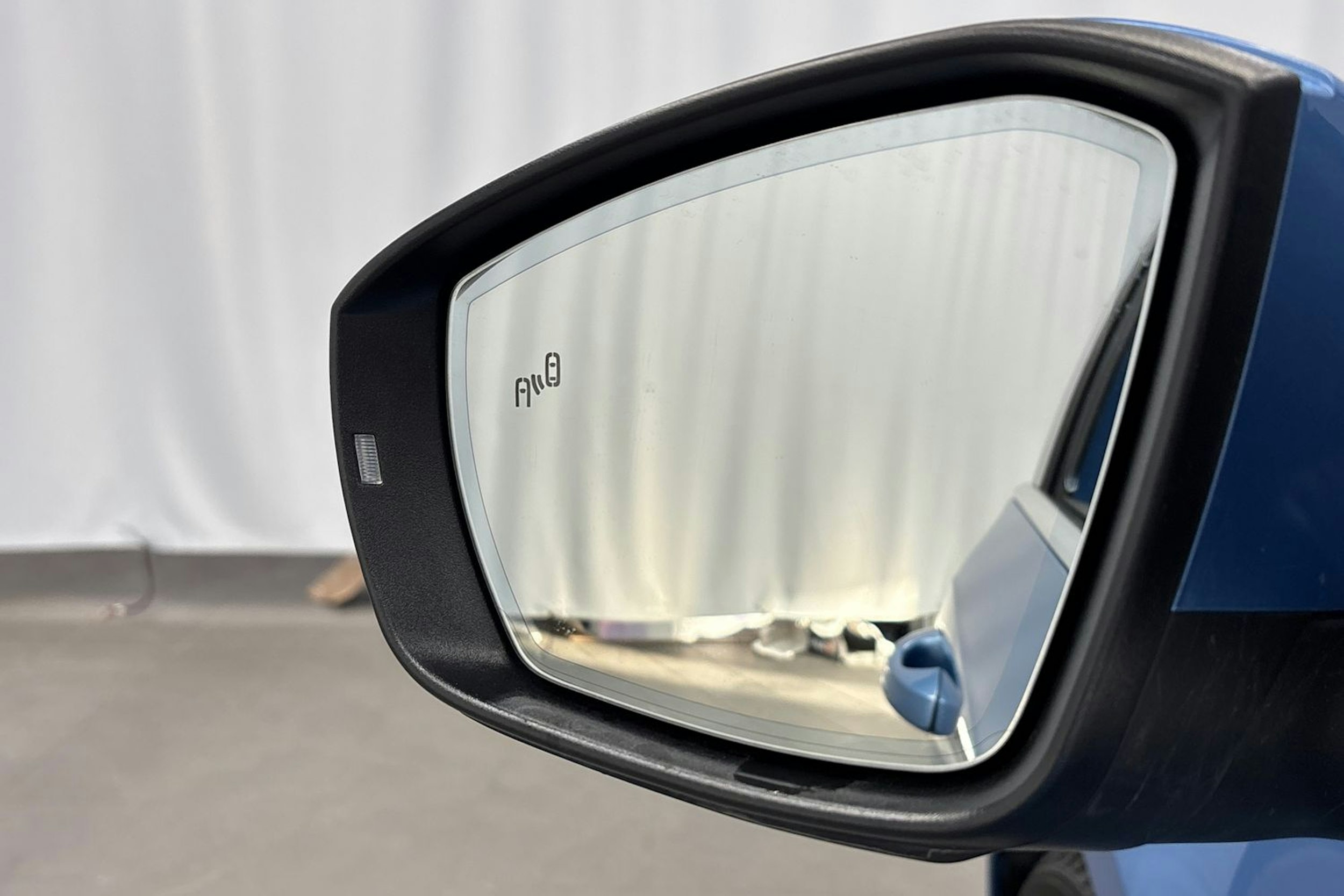 sininen Skoda Octavia 2018 kuva 21.