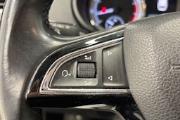 sininen Skoda Octavia 2018 kuva 23.