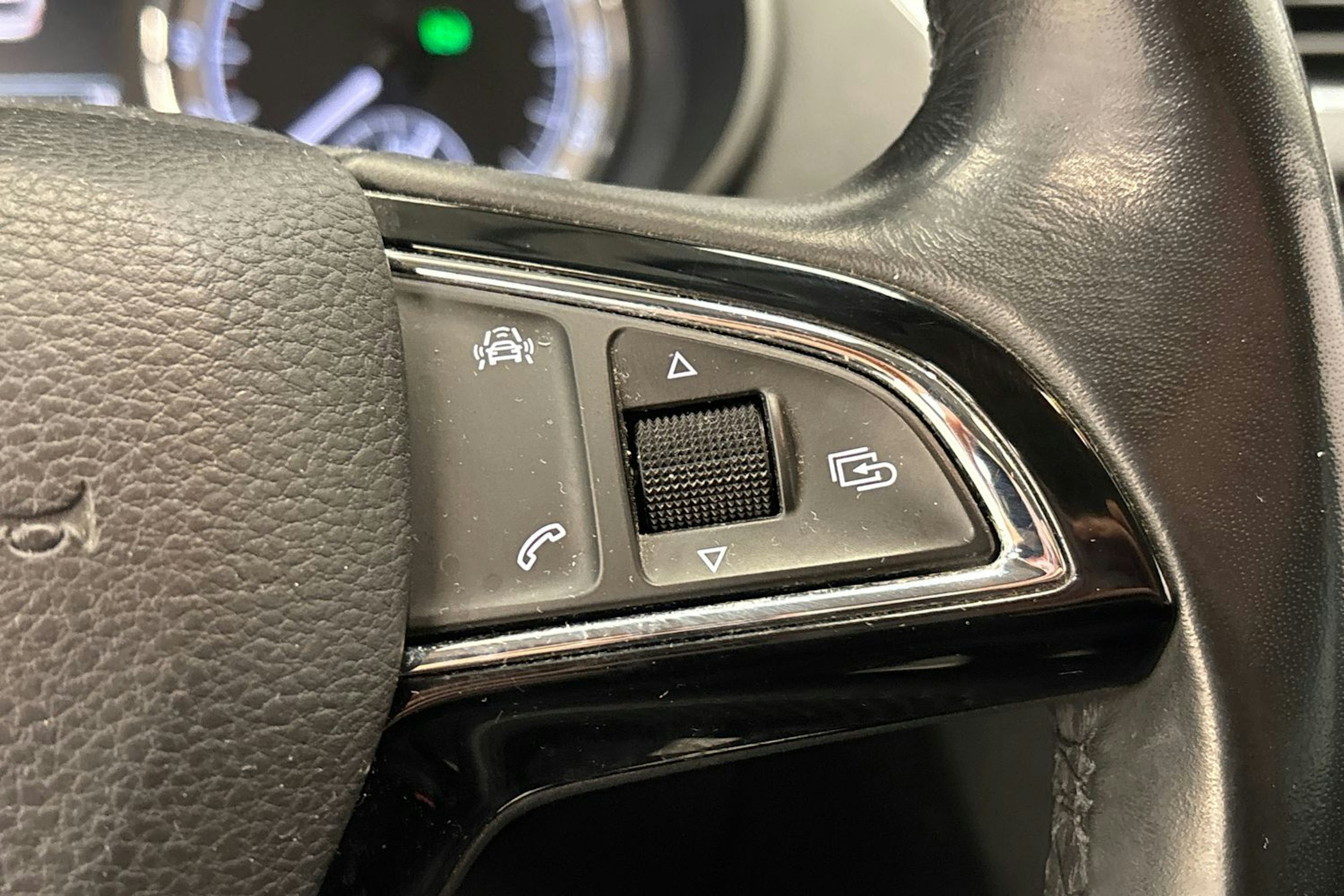 sininen Skoda Octavia 2018 kuva 24.