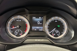 sininen Skoda Octavia 2018 kuva 26.