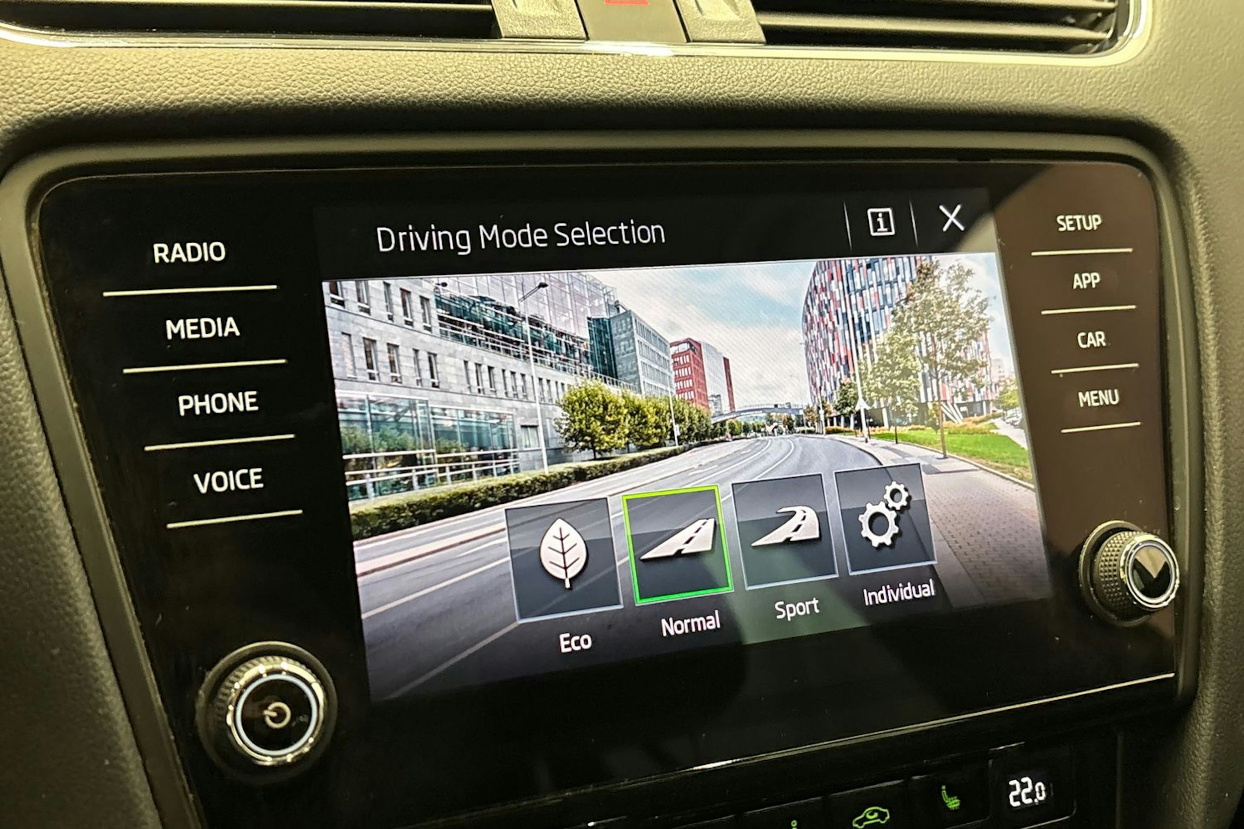 sininen Skoda Octavia 2018 kuva 28.