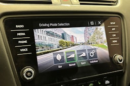 sininen Skoda Octavia 2018 kuva 28.