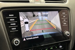 sininen Skoda Octavia 2018 kuva 29.