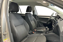 ruskea (beige) Skoda Octavia 2018 kuva 7.