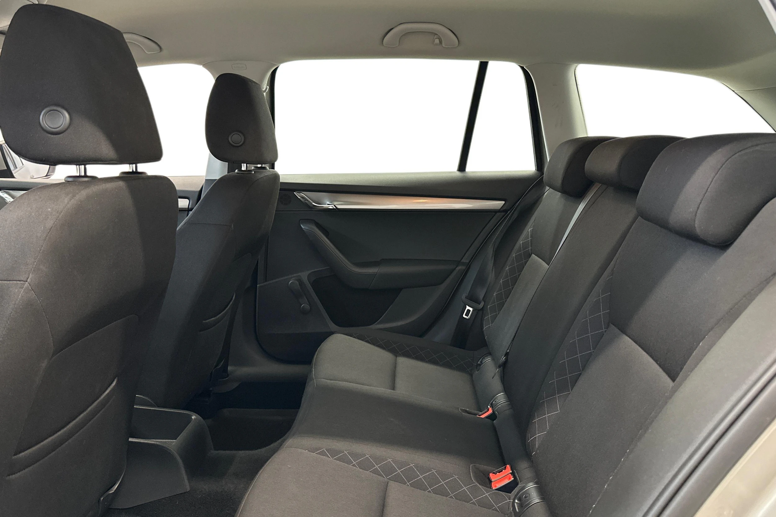 ruskea (beige) Skoda Octavia 2018 kuva 8.