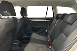 ruskea (beige) Skoda Octavia 2018 kuva 8.
