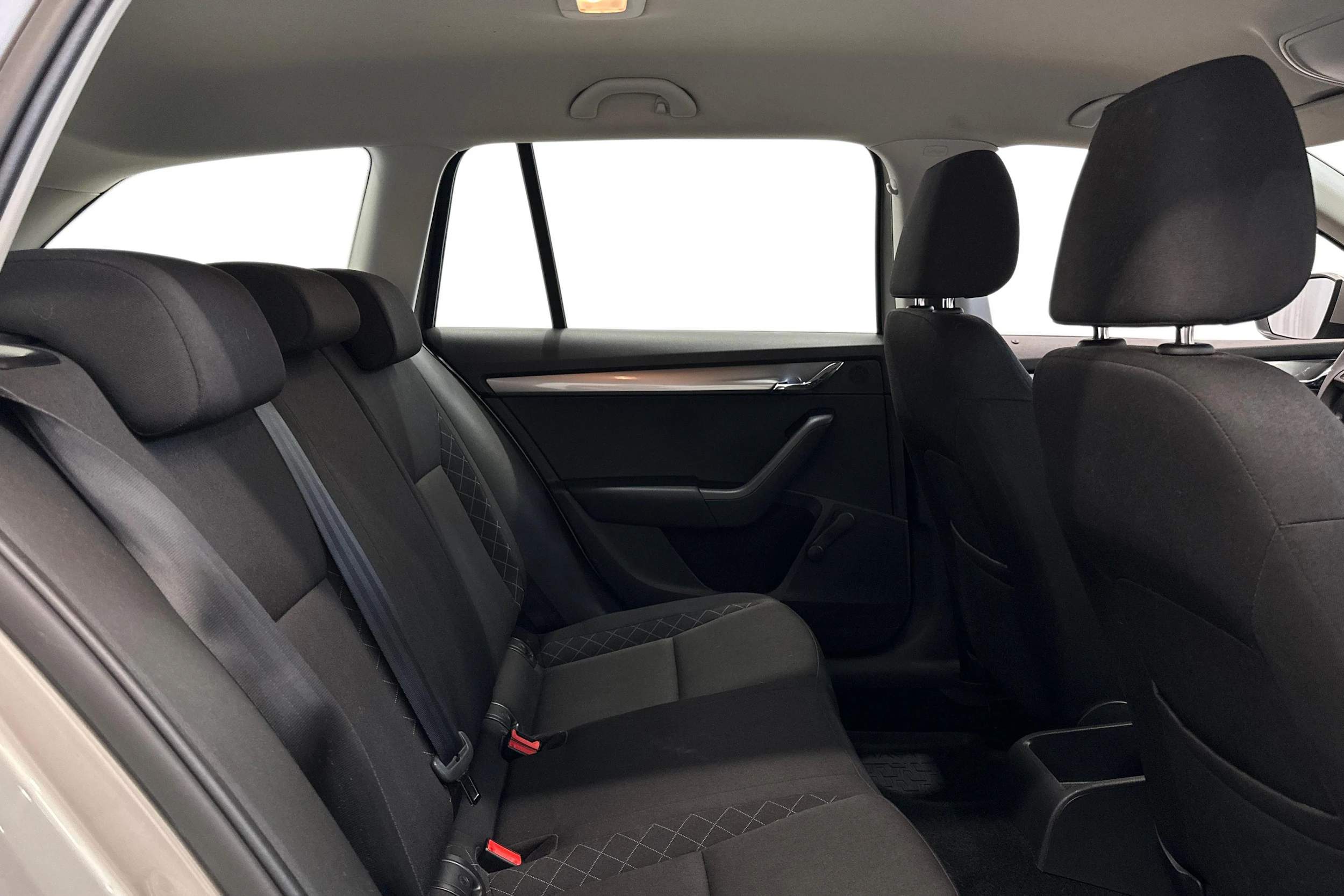 ruskea (beige) Skoda Octavia 2018 kuva 9.