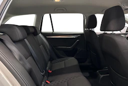 ruskea (beige) Skoda Octavia 2018 kuva 9.