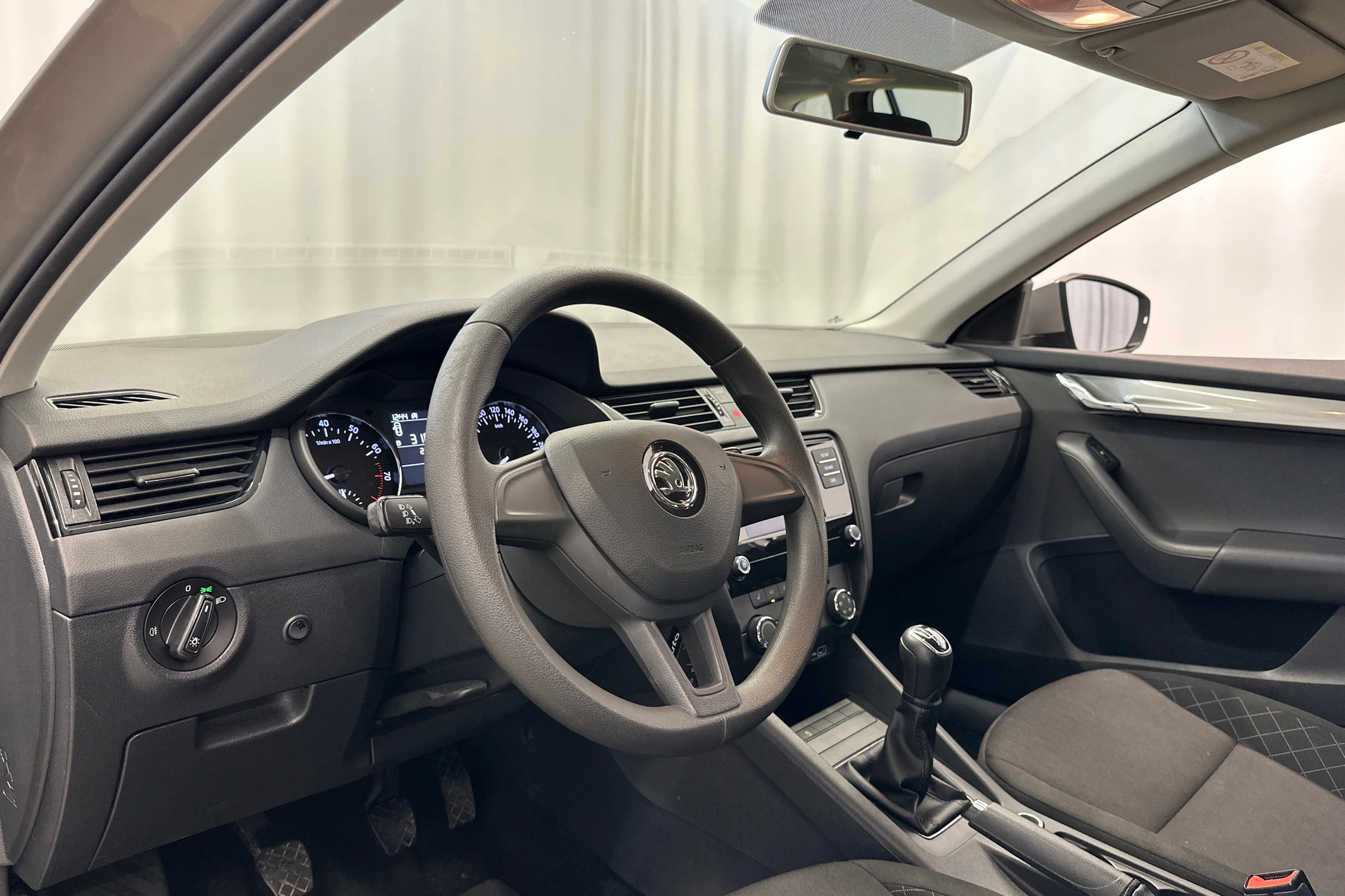 ruskea (beige) Skoda Octavia 2018 kuva 10.