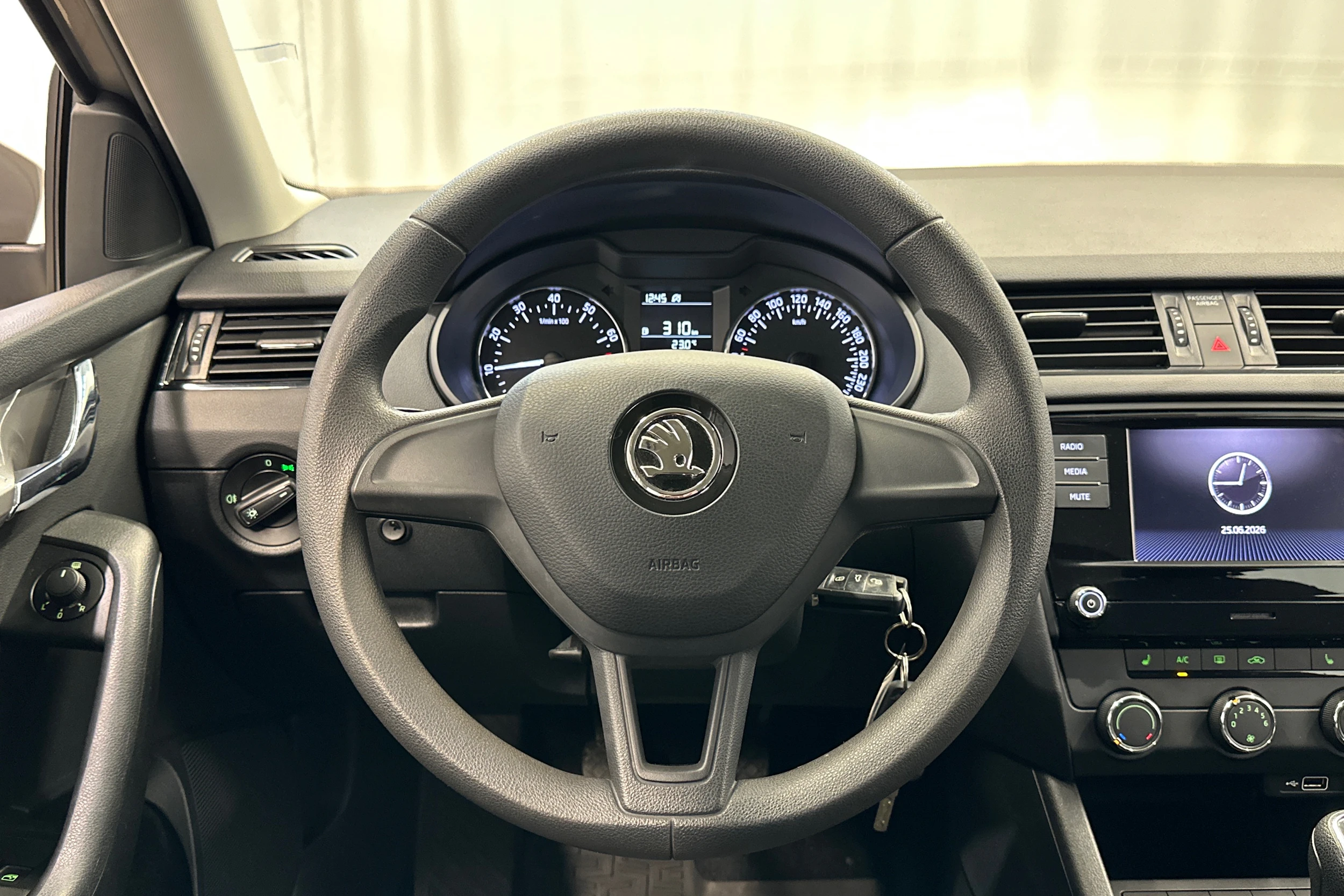 ruskea (beige) Skoda Octavia 2018 kuva 12.