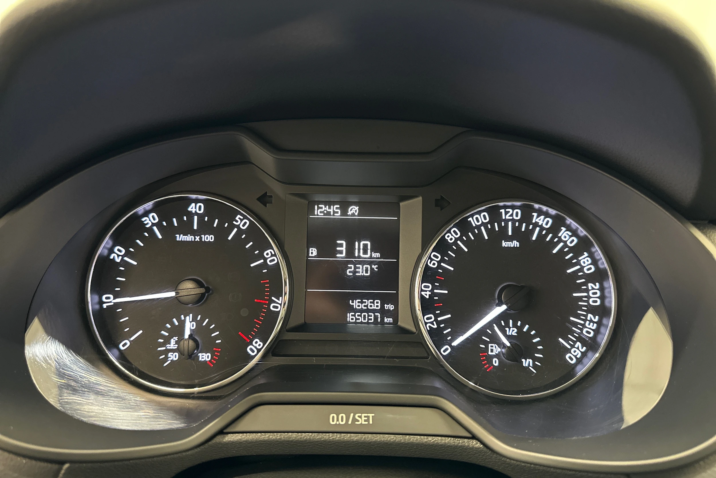 ruskea (beige) Skoda Octavia 2018 kuva 13.