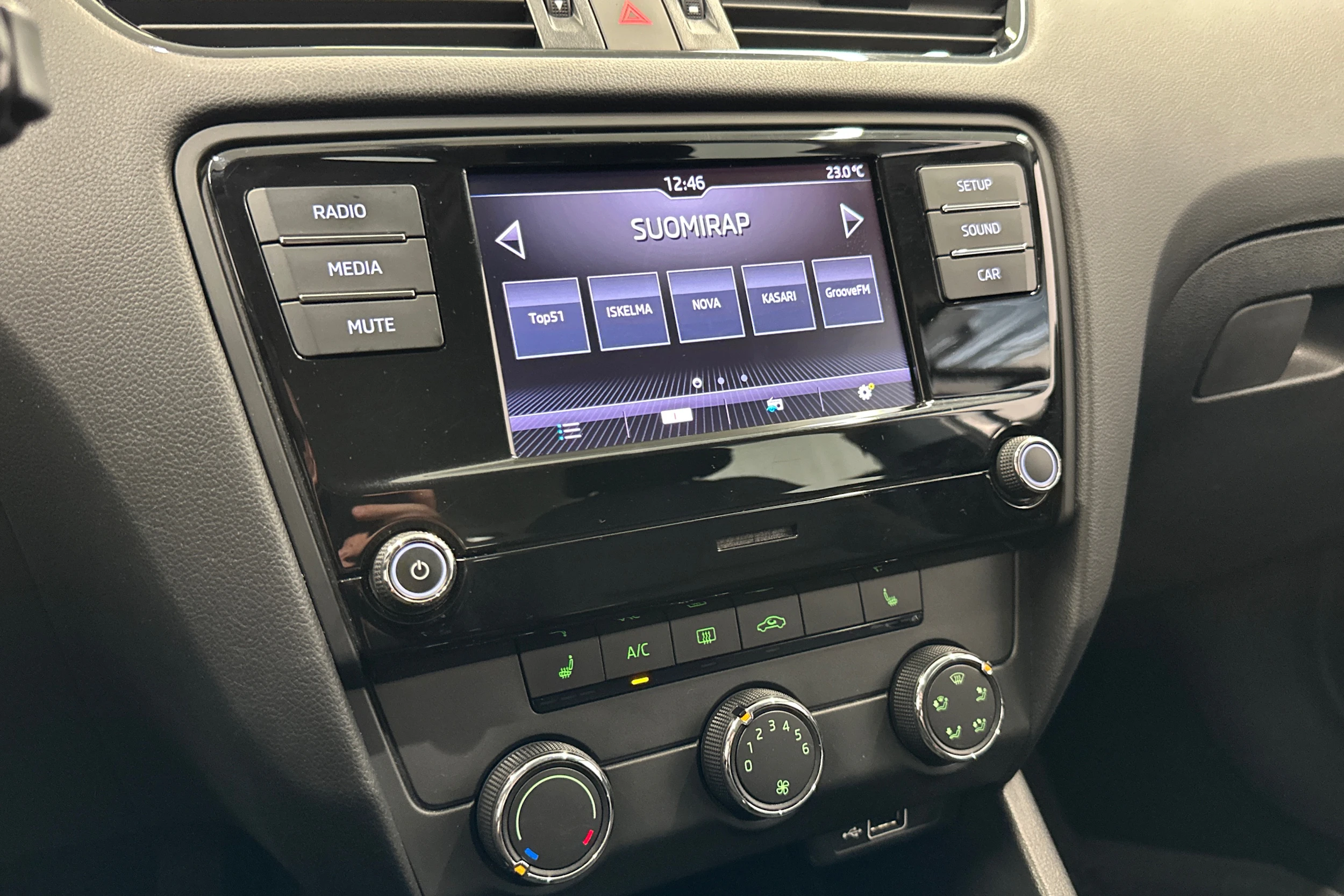 ruskea (beige) Skoda Octavia 2018 kuva 14.