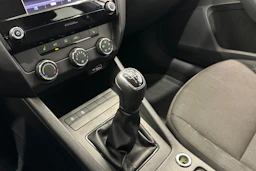 ruskea (beige) Skoda Octavia 2018 kuva 15.