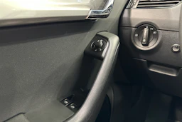 ruskea (beige) Skoda Octavia 2018 kuva 17.