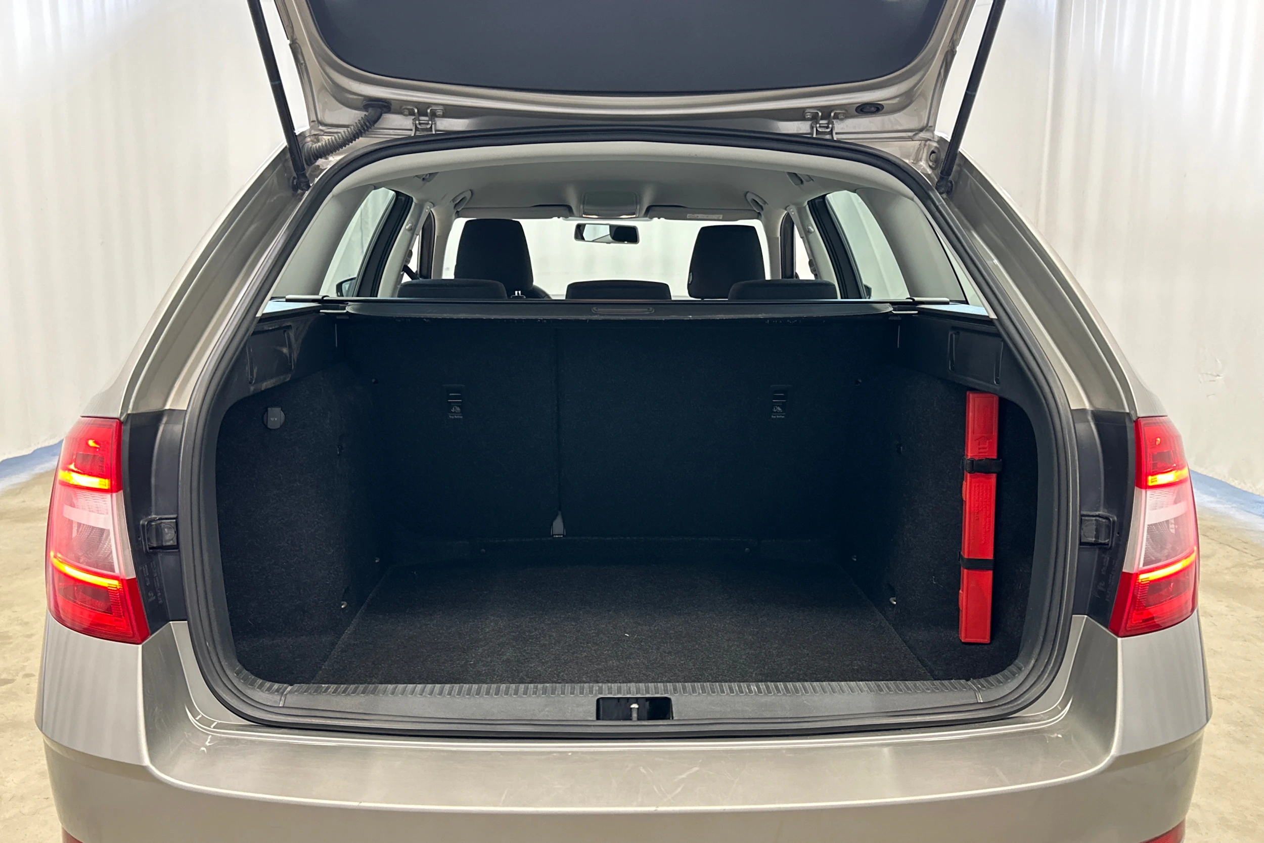 ruskea (beige) Skoda Octavia 2018 kuva 18.