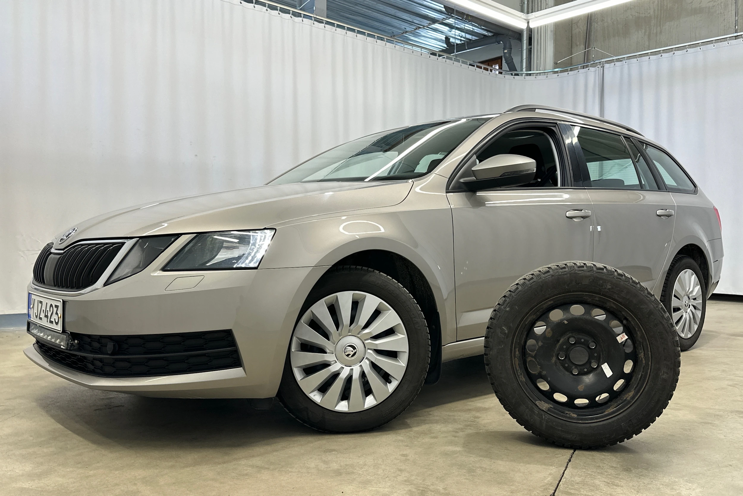ruskea (beige) Skoda Octavia 2018 kuva 19.