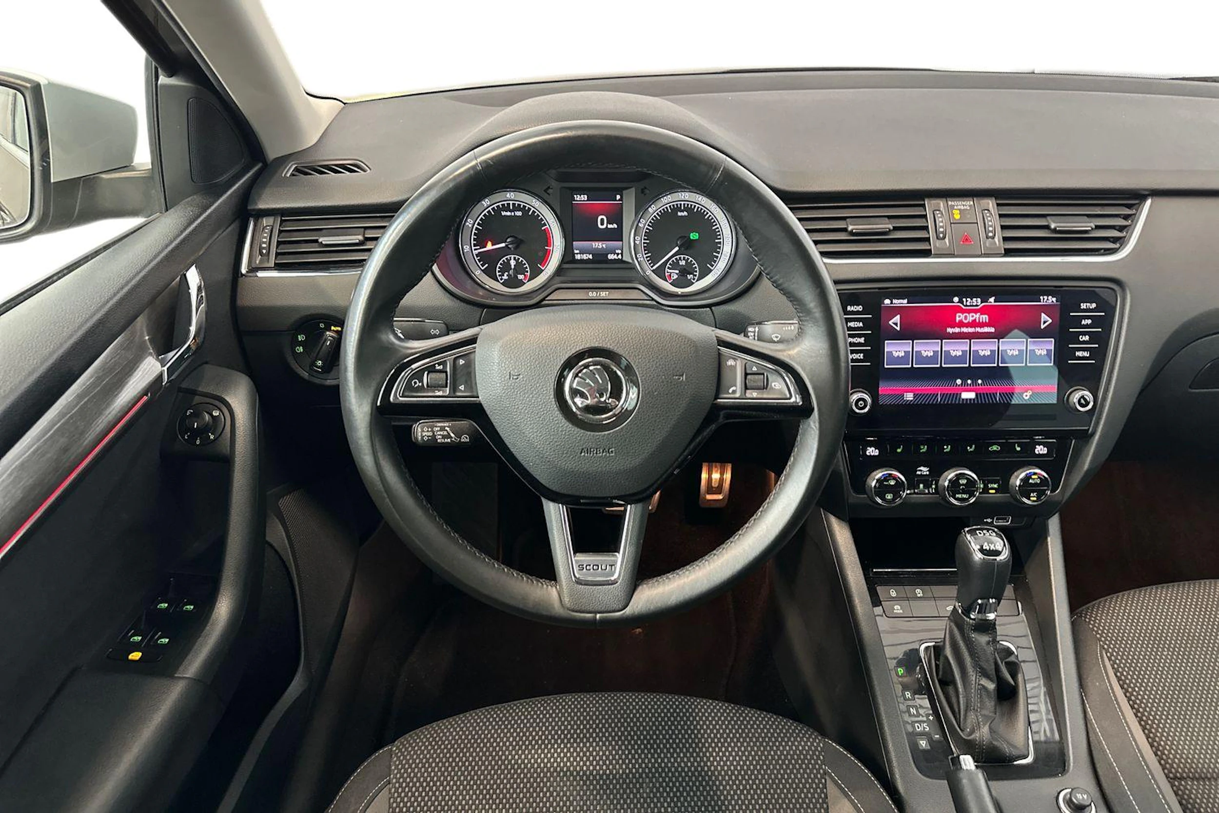 ruskea (beige) Skoda Octavia 2018 kuva 9.