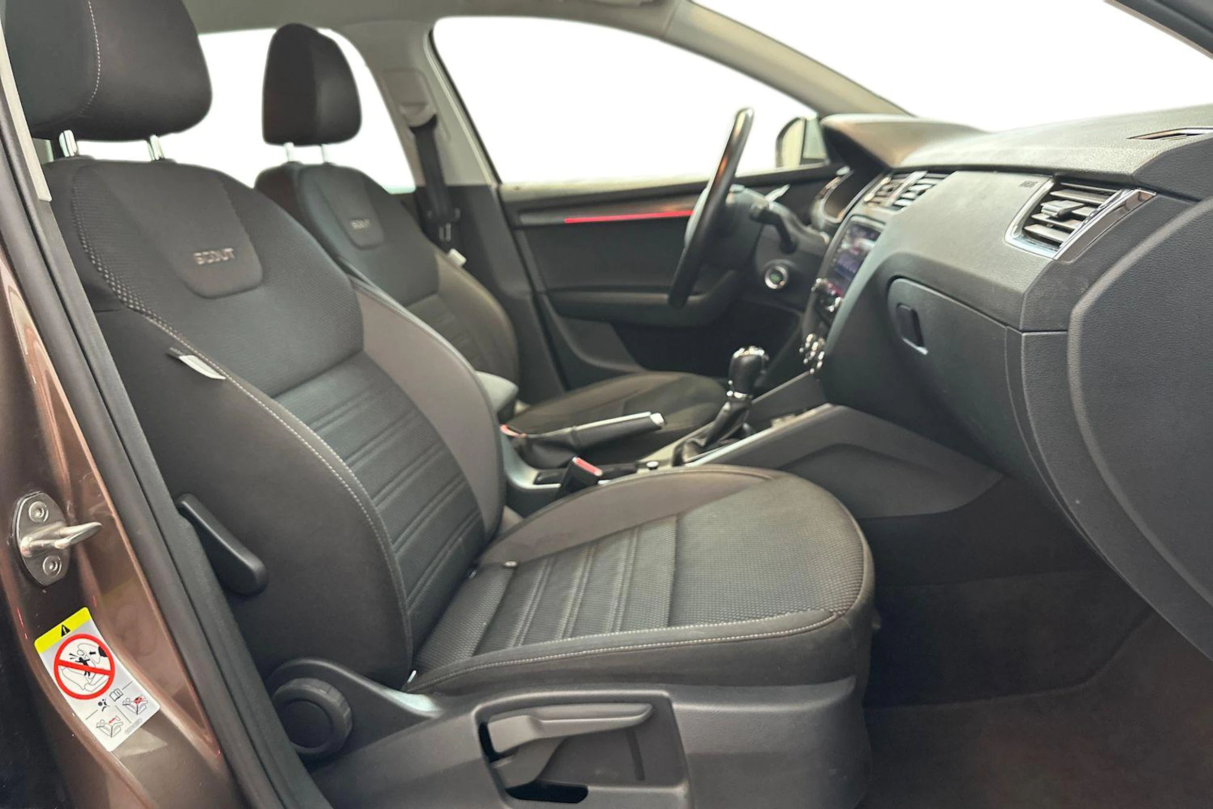ruskea (beige) Skoda Octavia 2018 kuva 11.