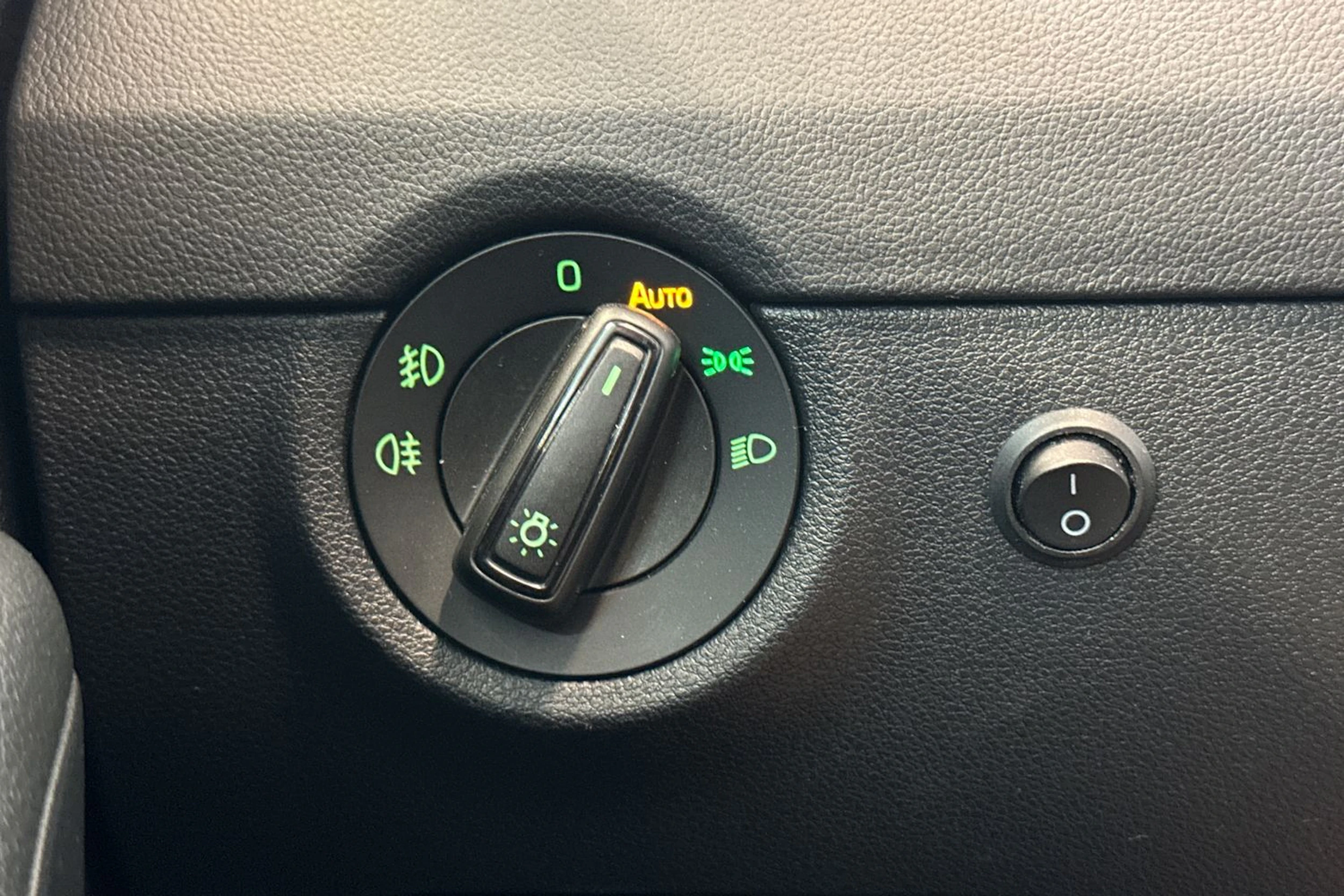 ruskea (beige) Skoda Octavia 2018 kuva 16.
