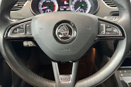 ruskea (beige) Skoda Octavia 2018 kuva 19.