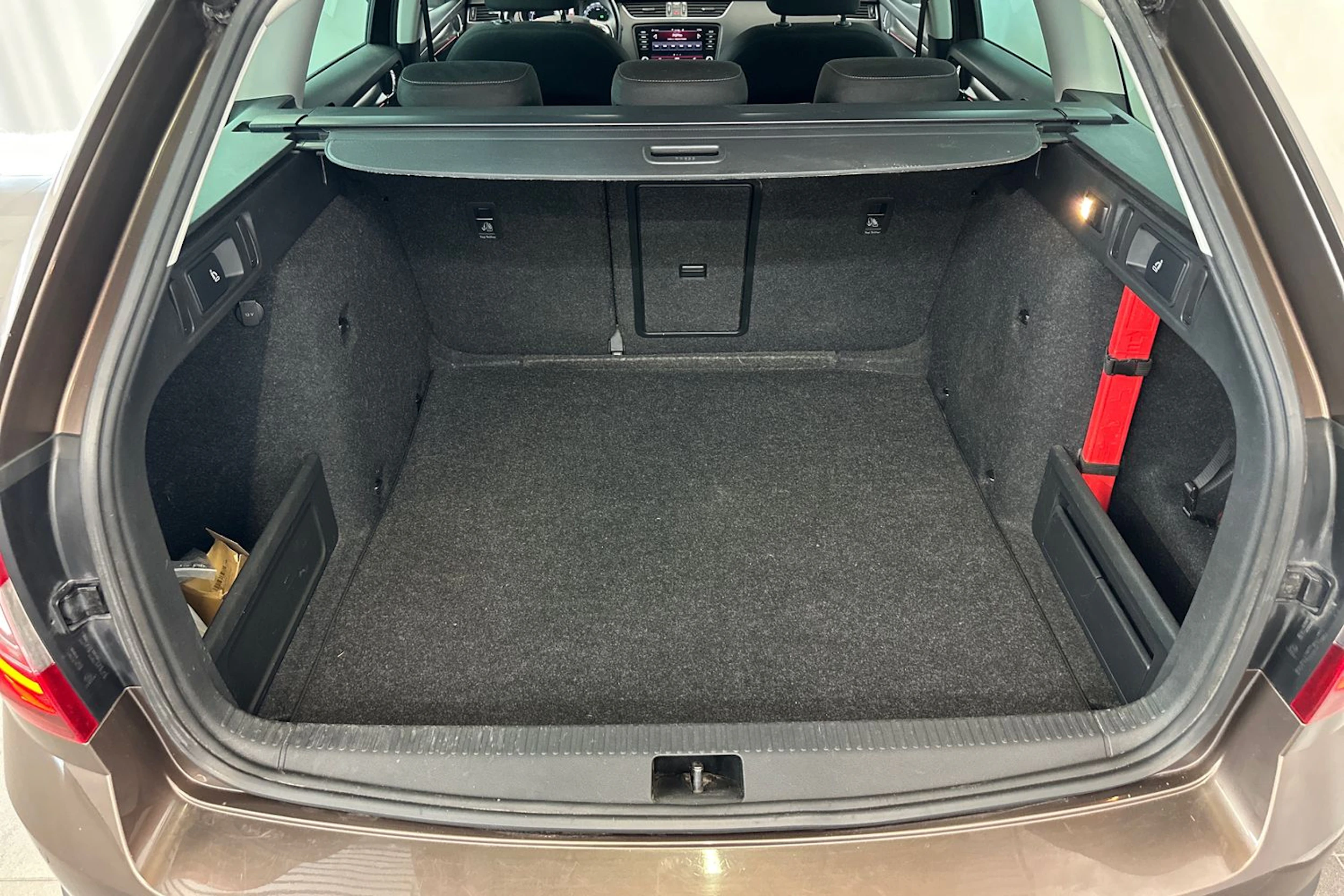 ruskea (beige) Skoda Octavia 2018 kuva 36.