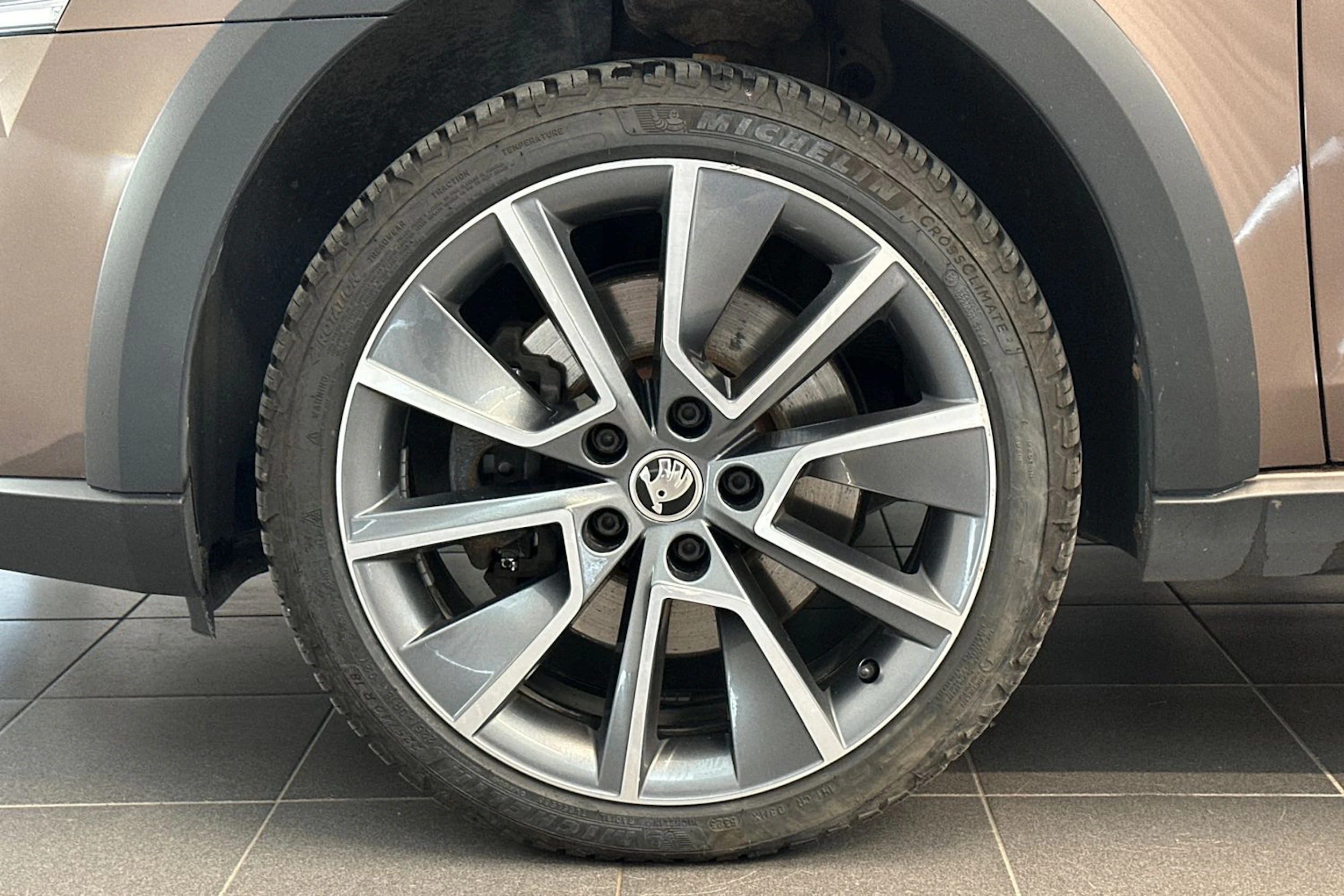ruskea (beige) Skoda Octavia 2018 kuva 38.