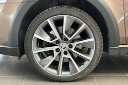 ruskea (beige) Skoda Octavia 2018 kuva 38.