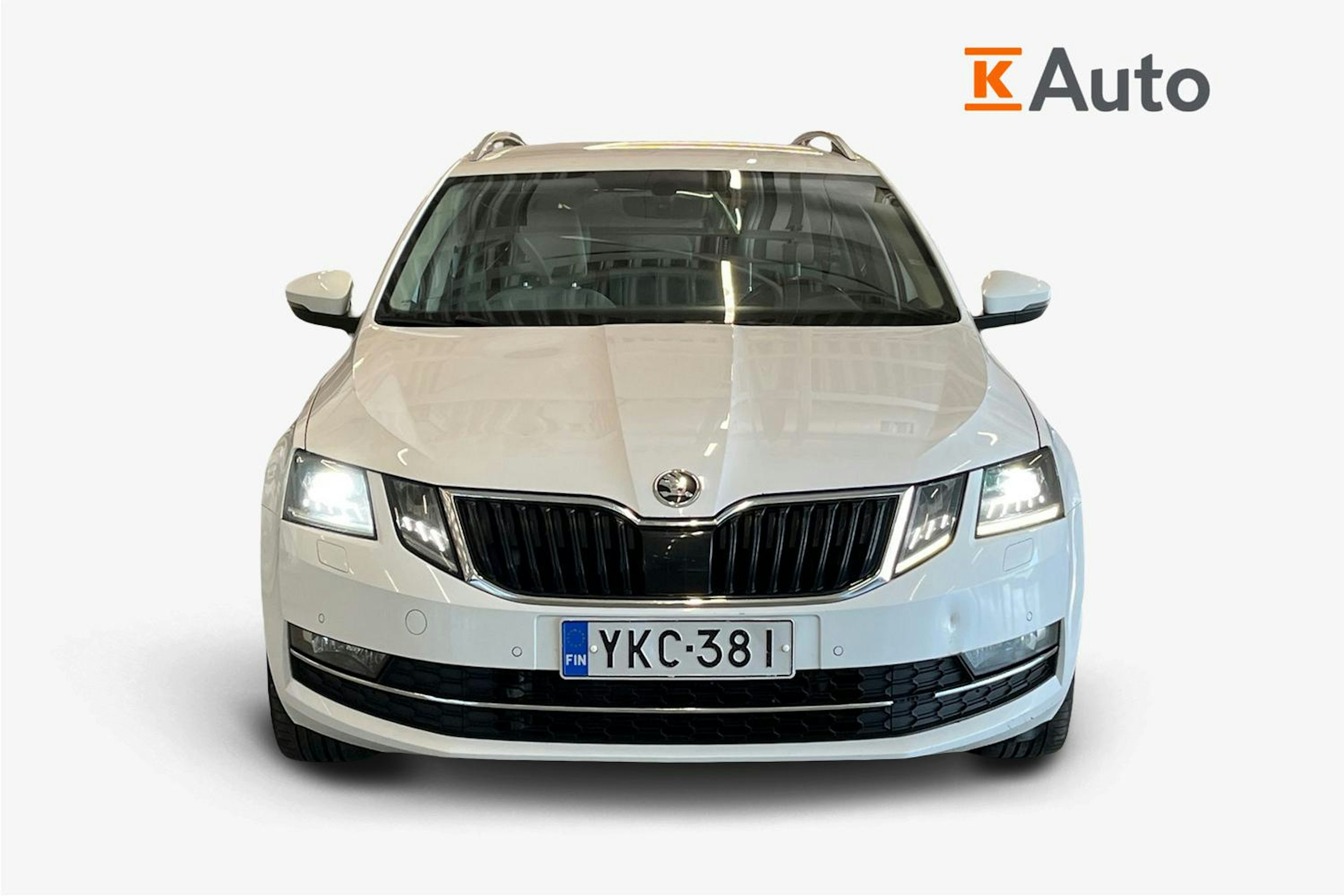 valkoinen Skoda Octavia 2018 kuva 5.
