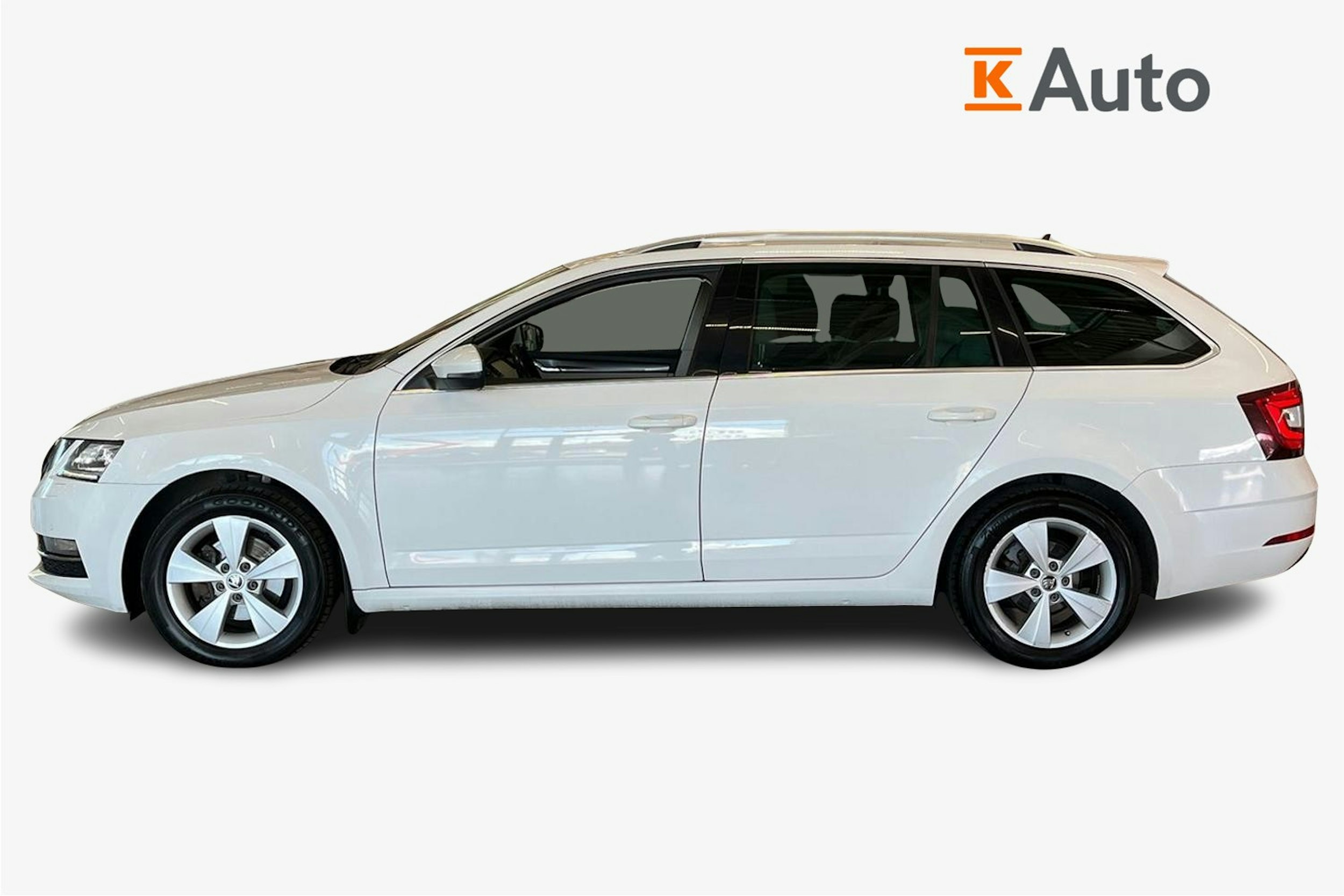 valkoinen Skoda Octavia 2018 kuva 6.