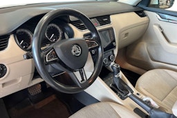 valkoinen Skoda Octavia 2018 kuva 7.