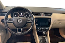 valkoinen Skoda Octavia 2018 kuva 9.