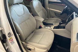 valkoinen Skoda Octavia 2018 kuva 15.
