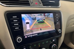 valkoinen Skoda Octavia 2018 kuva 19.