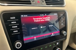 valkoinen Skoda Octavia 2018 kuva 20.